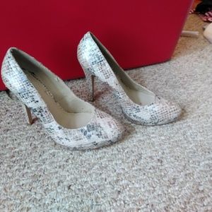 Python snakeskin print pumps like new!
